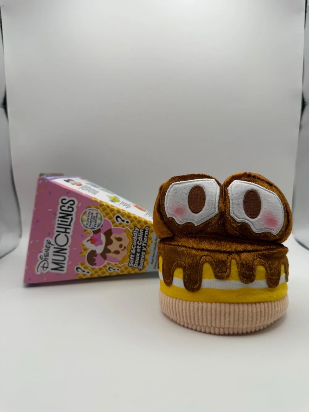 Disney Munchlings Single Serve Series 1 WALL-E Chocolate Dipped Sponge Cake